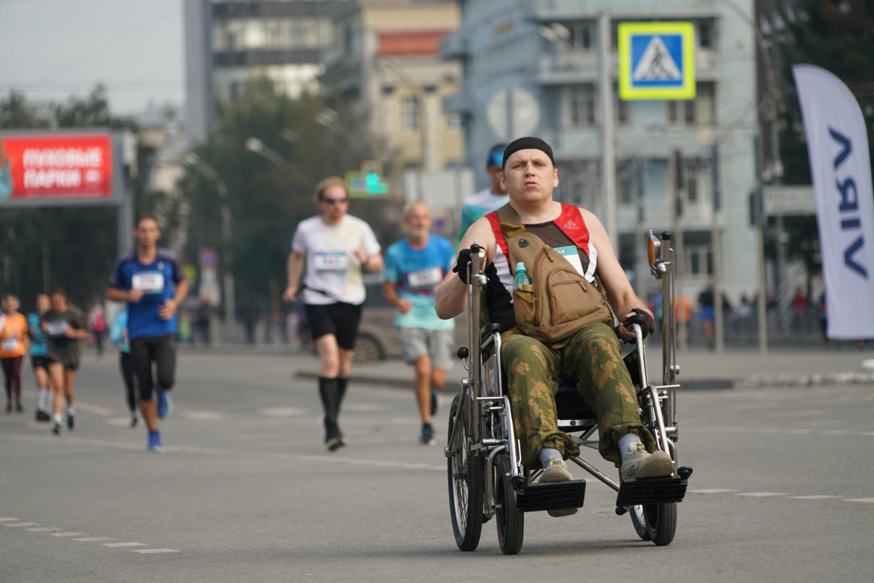 Фото В Новосибирске прошёл полумарафон Раевича-2023: лучшие фото забега 15